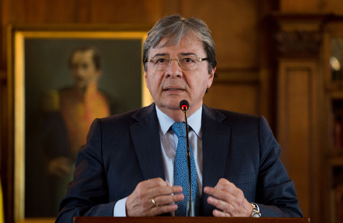 El ministro de Defensa de Colombia Carlos Holmes Trujillo, falleció este martes 26 de enero en horas de la mañana tras batallar contra la Covid-19.