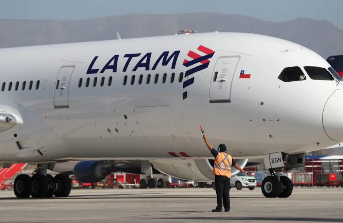 LATAM reclama los slots que Viva Air no ha devuelto en el Dorado