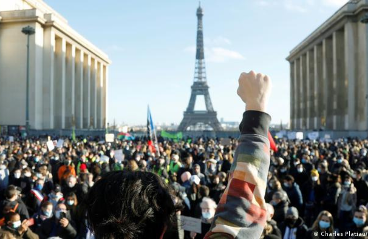 Francia; más de 400 heridos en las protestas del día del trabajador 