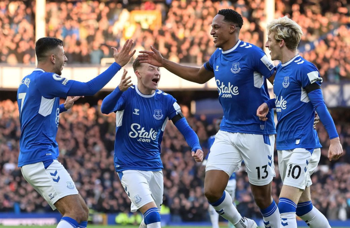 Yerry Mina regresó a la titularidad del Everton con goleada 