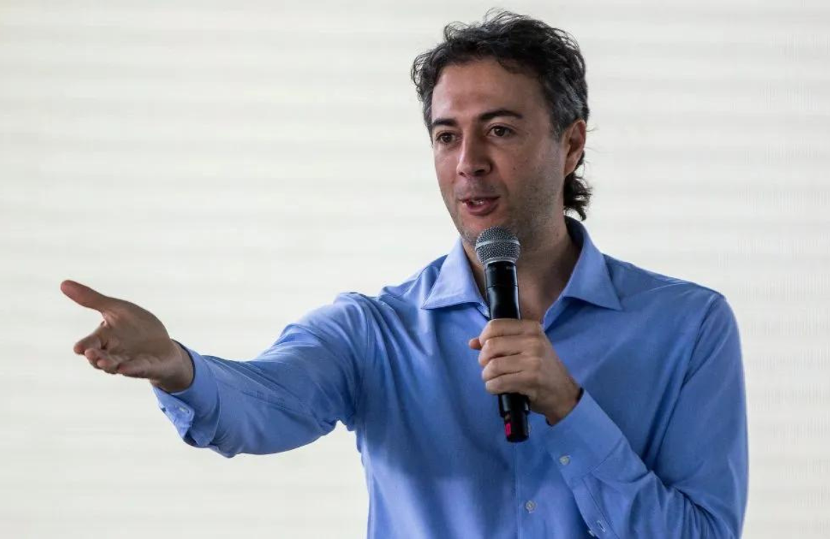 Daniel Quintero alcalde de Medellín anuncia reducción en tarifas de servicios públicos
