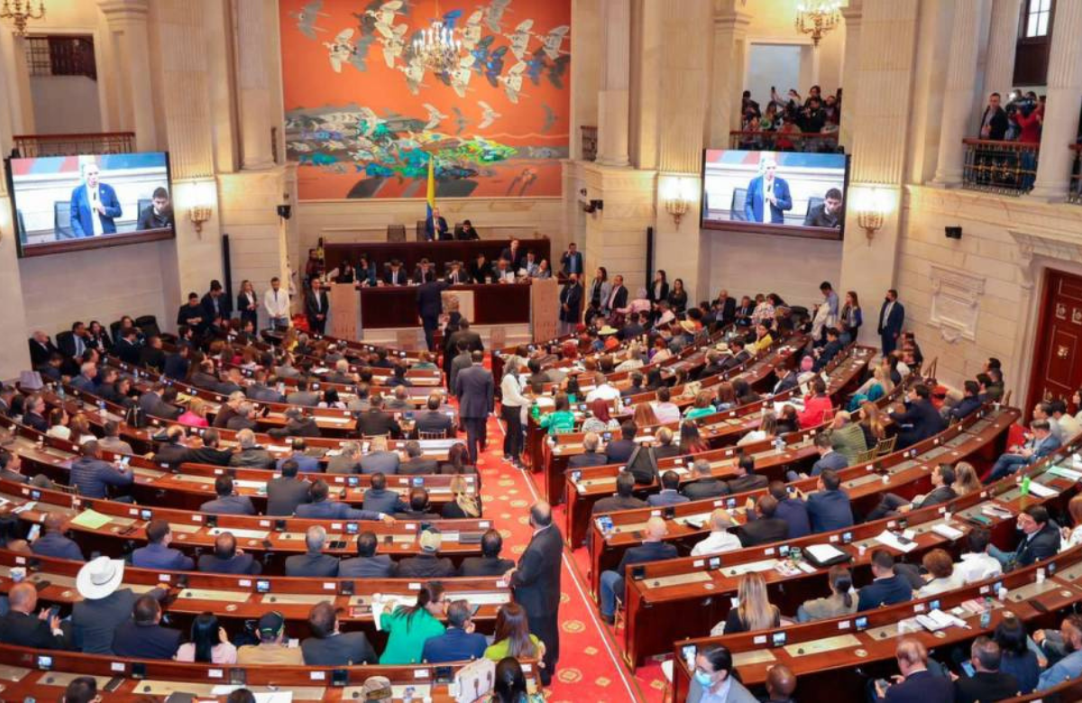 Congreso obtiene aumento de salario