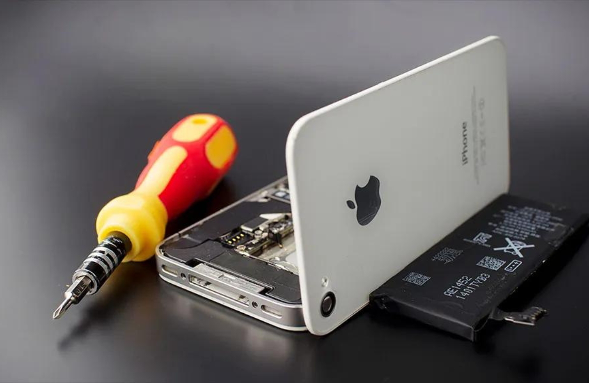 Apple amenaza a tienda que repara sus celulares en Colombia