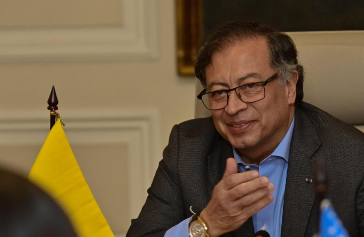 Gustavo Petro criticó ovación al fiscal Barbosa en el Congreso de la Andi