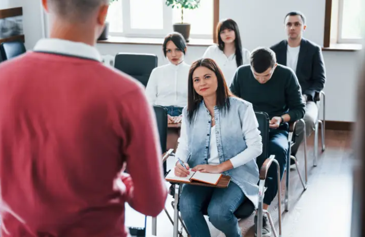 Convocatoria 'Profes a la U': Oportunidades de formación para Docentes en el Distrito