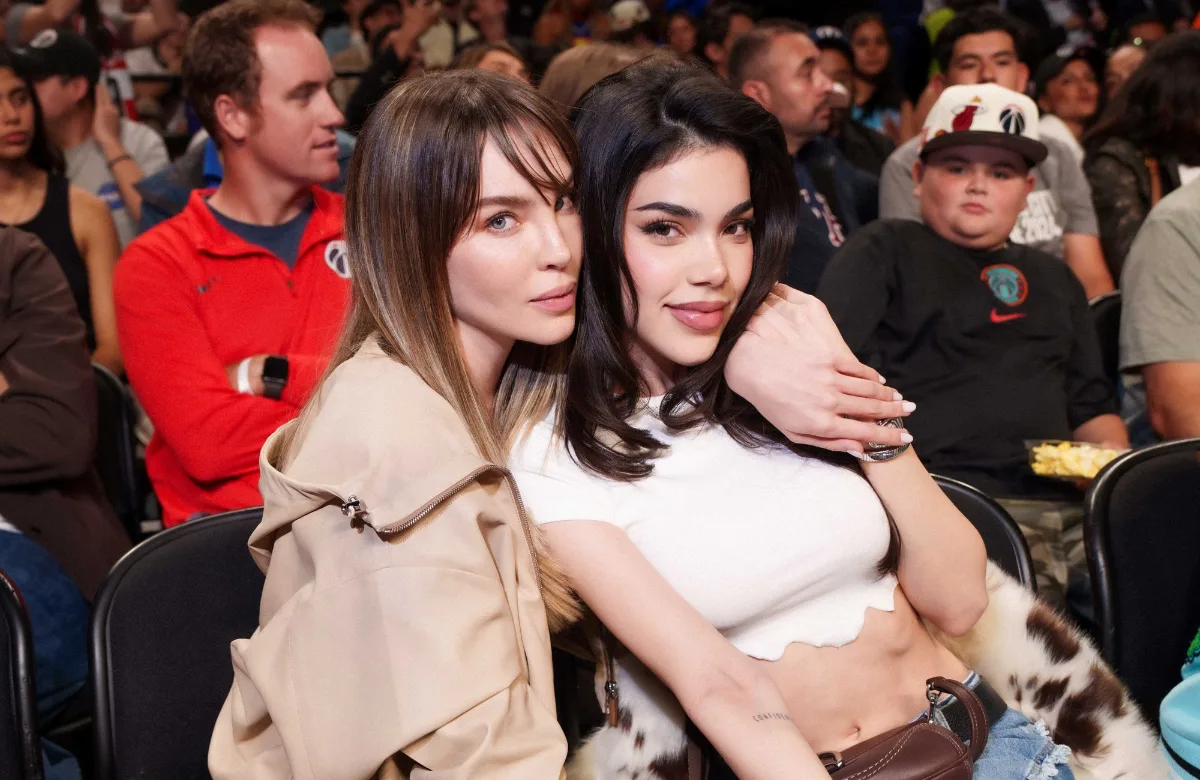 Belinda y Kenia Os deslumbran en partido de la NBA en México