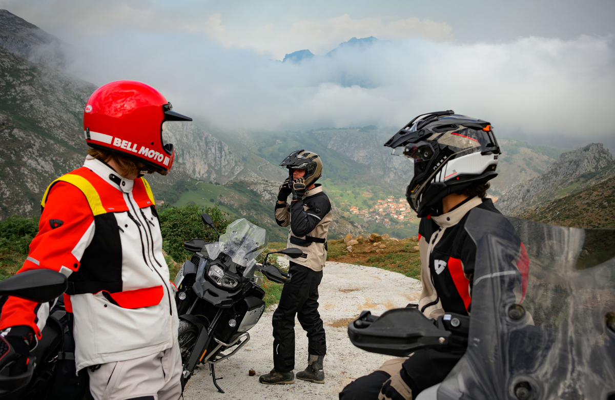 Autocolombiana trae la nueva colección REV'IT! 2026 para motociclistas en Colombia