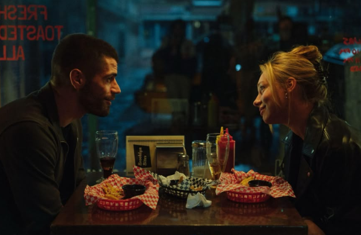 Prime Video estrena el esperado tráiler de la película Enfrentados Marfil con Ester Expósito.
