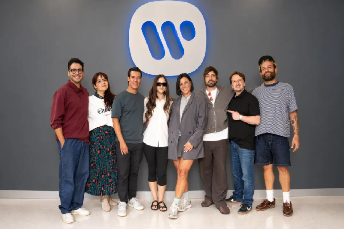 Warner Music Latina firma a la cantante barranquillera Aria Vega en alianza con Lionfish