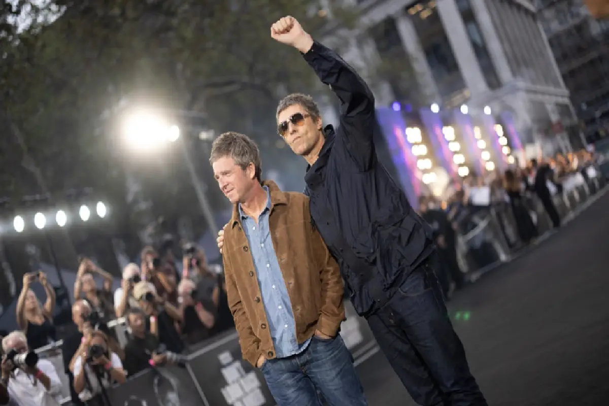 Liam y Noel Gallagher asistieron al estreno de su documental sobre Oasis