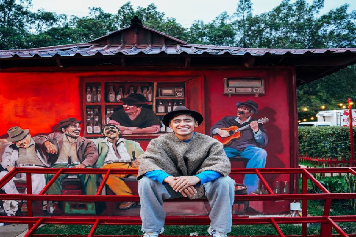 Julián Pinilla convierte la ruana tradicional boyacense en una plataforma de emprendimiento y ayuda social