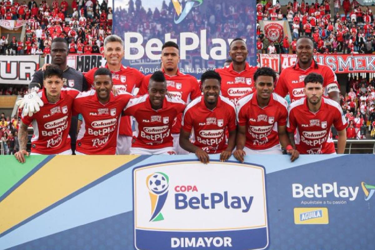 Santa Fe viaja a Medellín con todas sus figuras para enfrentar a Atlético Nacional